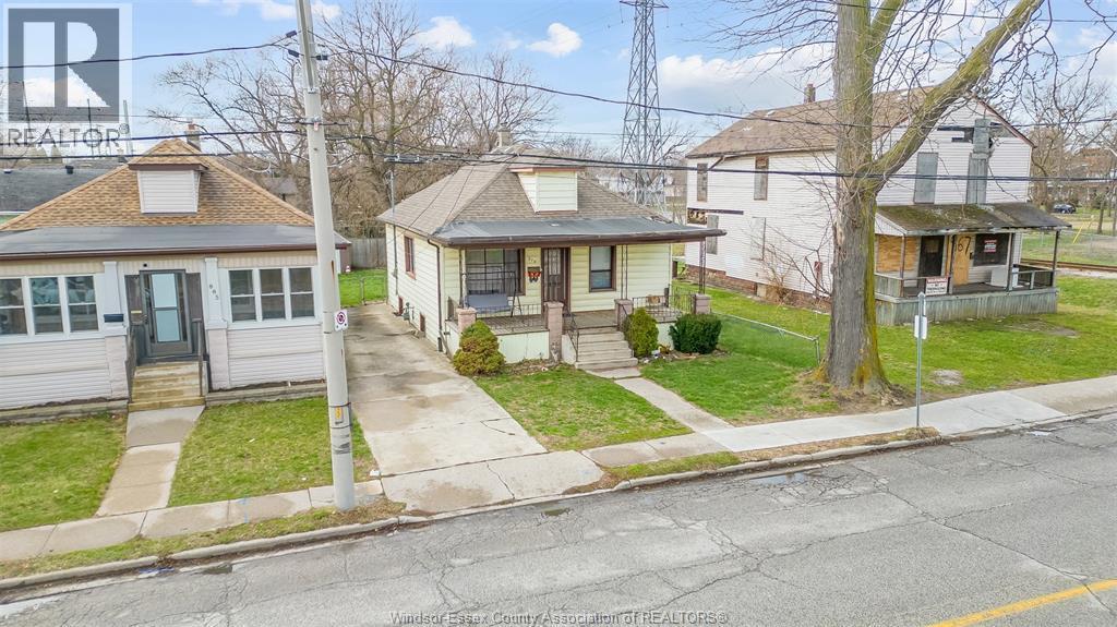 879 Felix, Windsor — primary photograph