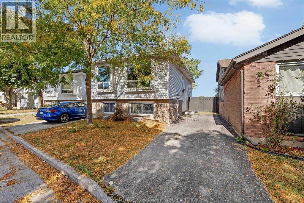 9978 Forest Glade Court #5, Windsor — photograph 2