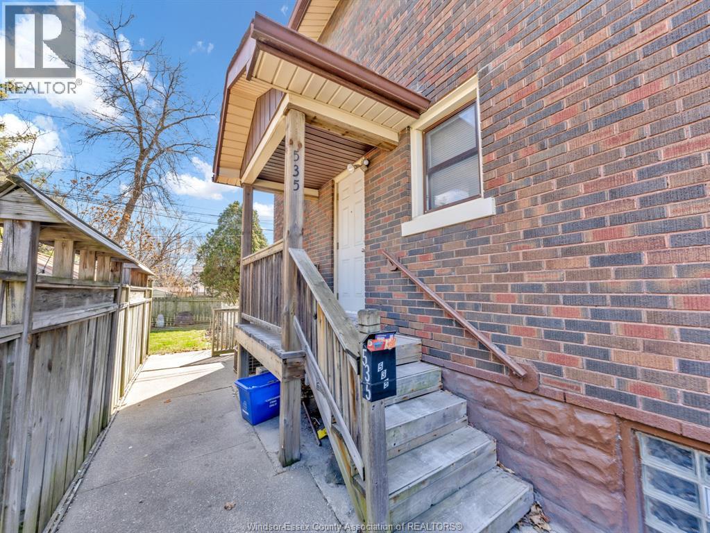 535 Pine Street, Windsor — photograph 2