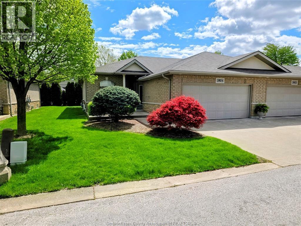 5924 Ballantrae Crescent, Windsor — photograph 2