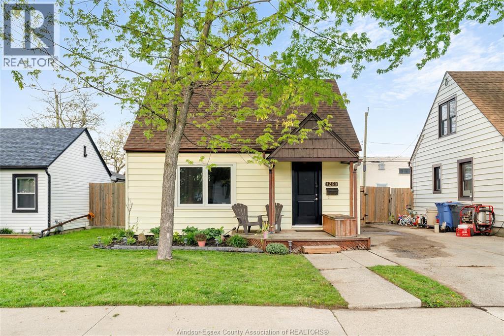 1260 Oak, Windsor — primary photograph