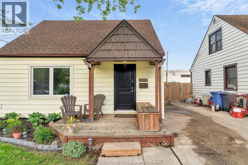 1260 Oak, Windsor — photograph 2