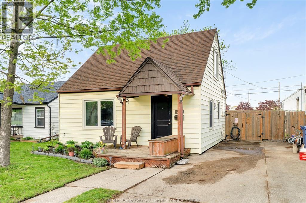 1260 Oak, Windsor — photograph 3