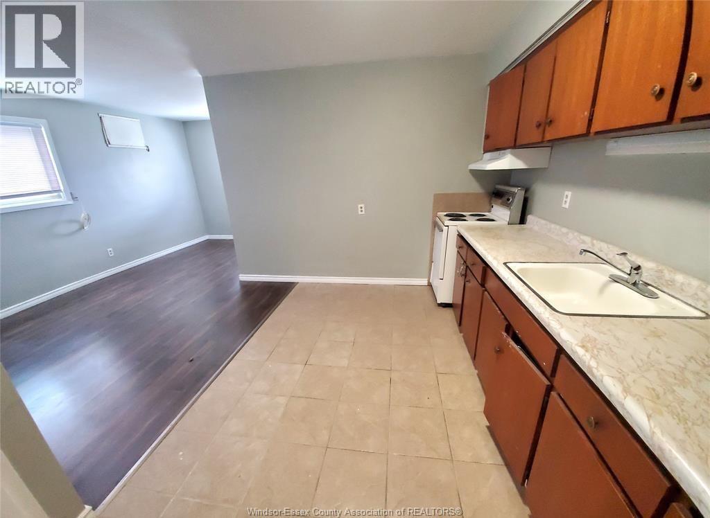 3186 Wyandotte Street #4, Windsor — photograph 3