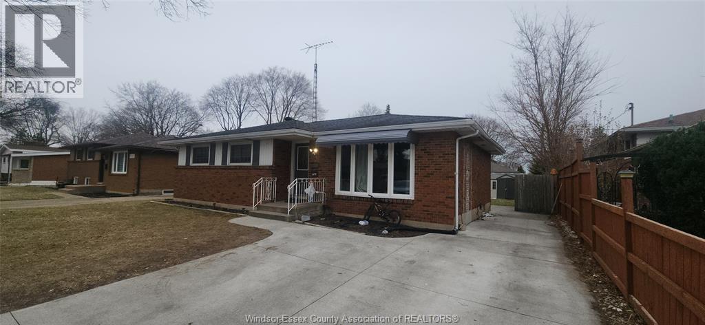 3970 Lennon Court, Windsor — photograph 2