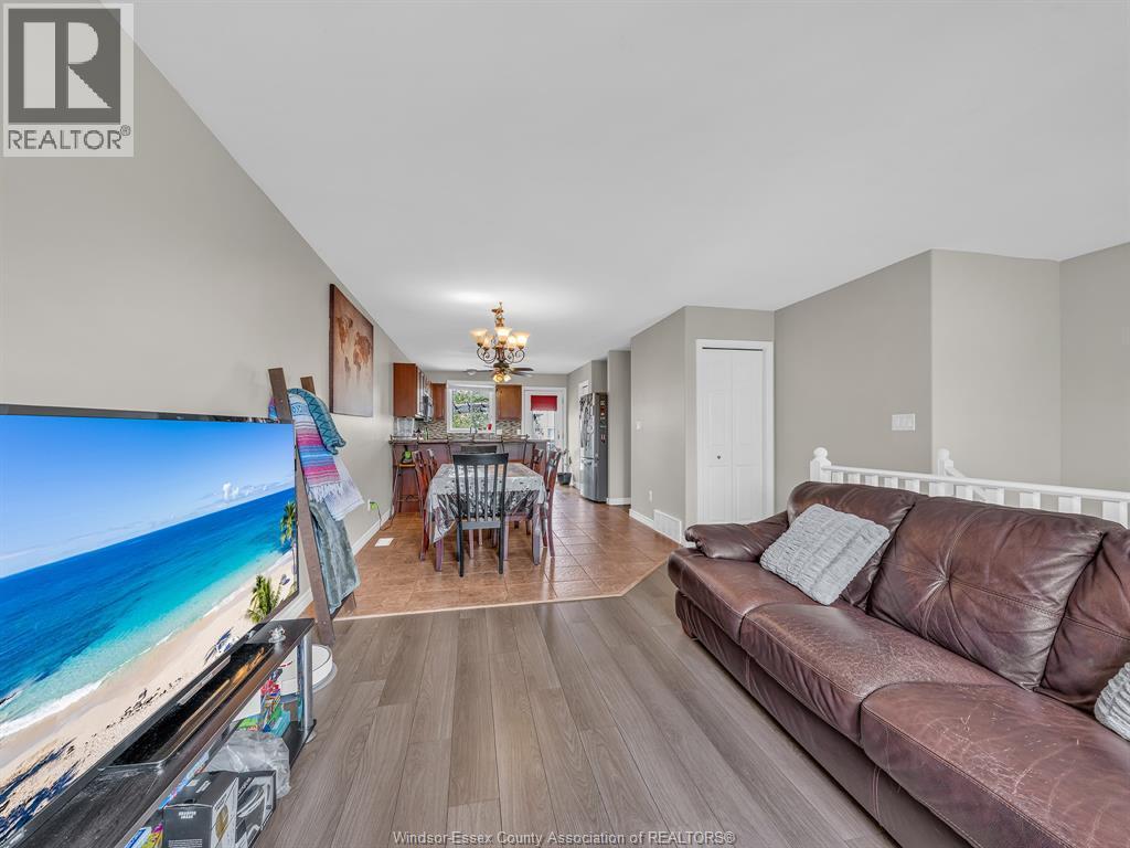 2115 Everts, Windsor — photograph 3