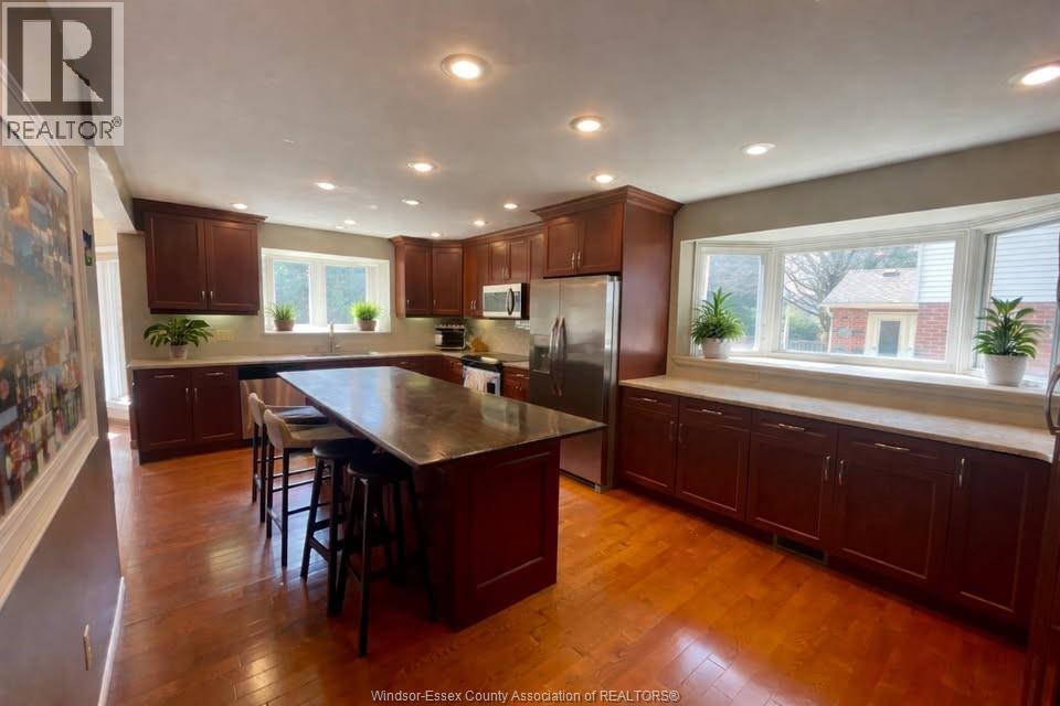 555 Jeffreybrook Drive, London — photograph 2