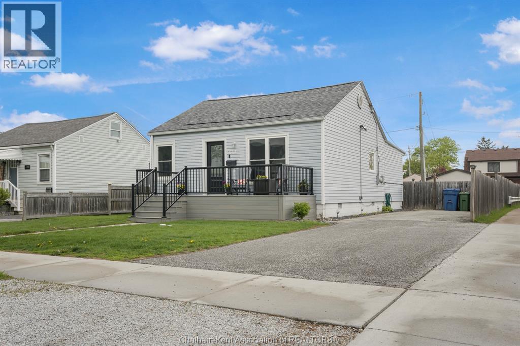 1654 Aubin Road, Windsor — photograph 3