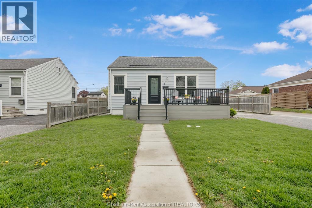 1654 Aubin Road, Windsor — photograph 2