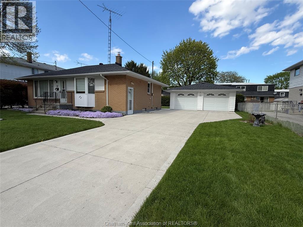 Single Family — 61 Semenyn Avenue, Chatham, Ontario