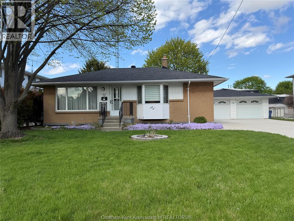 61 Semenyn Avenue, Chatham — photograph 2