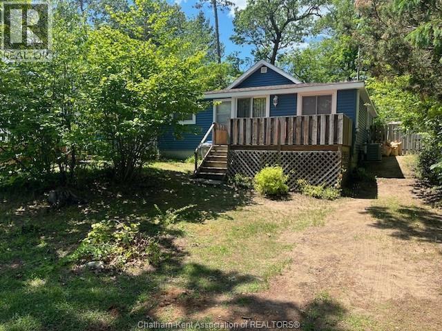 29 Elmwood Avenue, Grand Bend — photograph 2
