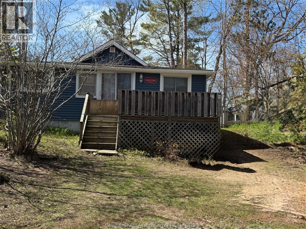 29 Elmwood Avenue, Grand Bend — primary photograph