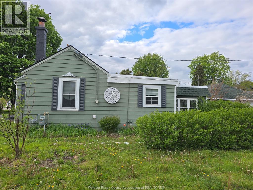 3396 Woodward Boulevard, Windsor — photograph 2