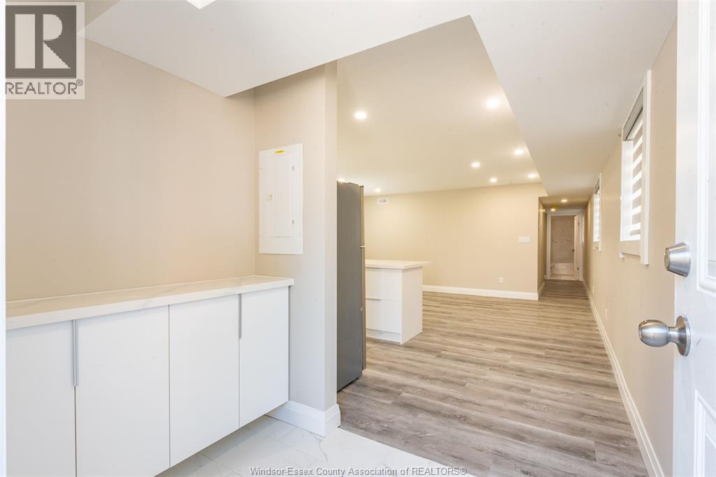 912 Hall Avenue #B, Windsor — photograph 3