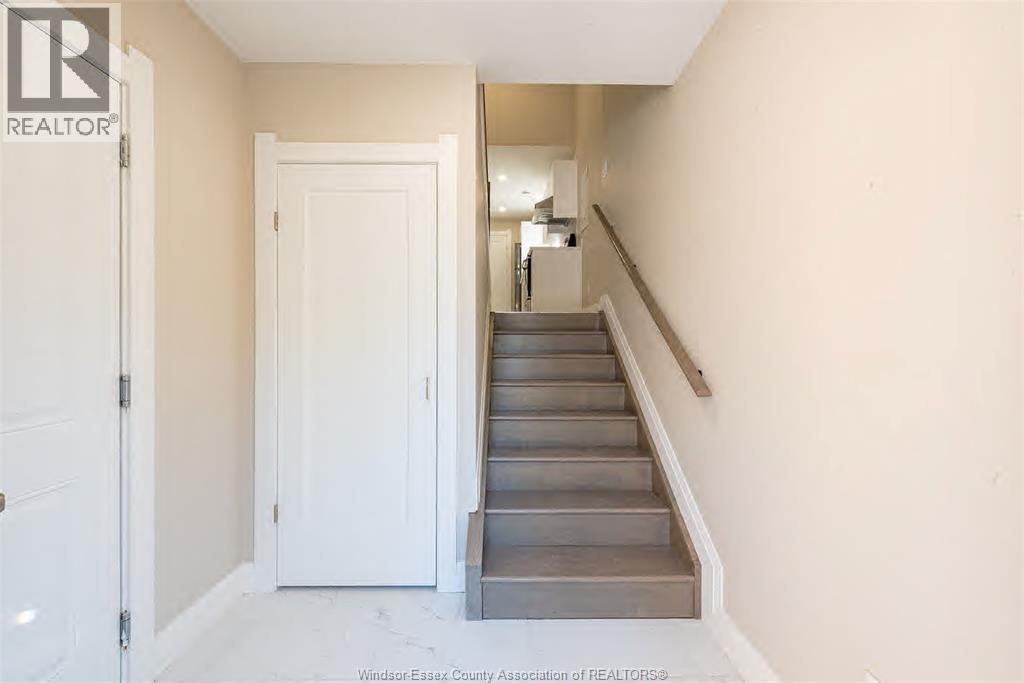 912 Hall Avenue, Windsor — photograph 2
