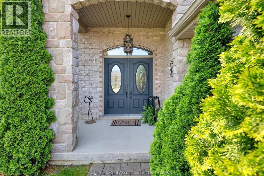132 Sherwood Court, Chatham — photograph 3