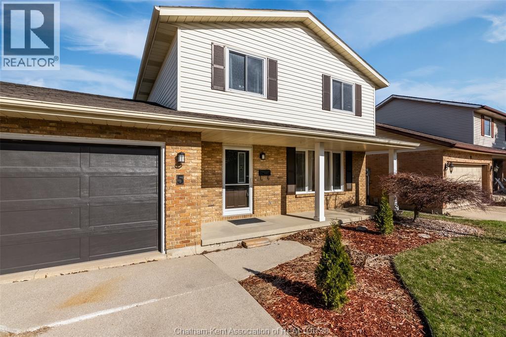 Single Family — 5 Turquoise Court, Chatham, Ontario