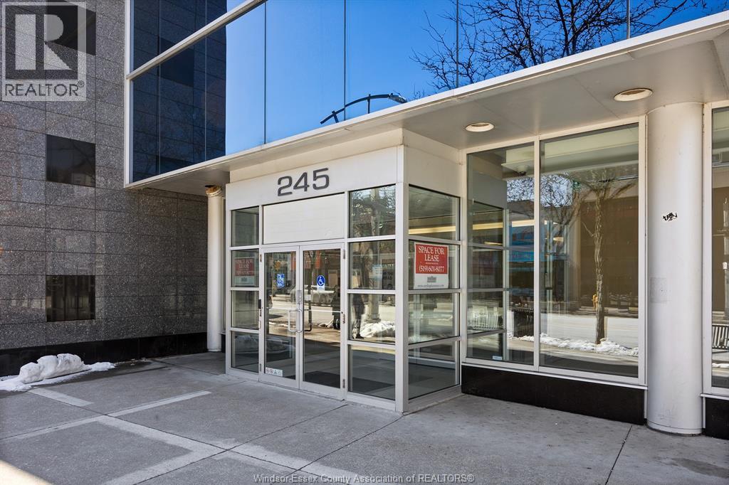 245 Ouellette, Windsor — photograph 3