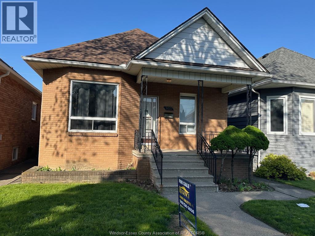 953 Gladstone, Windsor — primary photograph