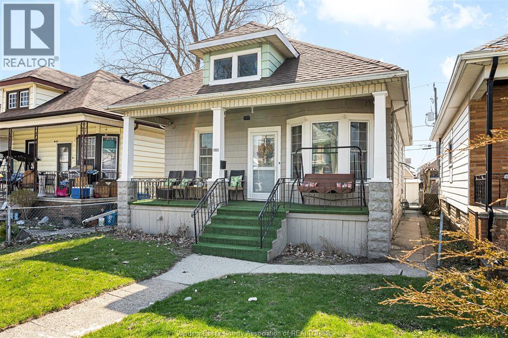 1055 Hall, Windsor — photograph 3