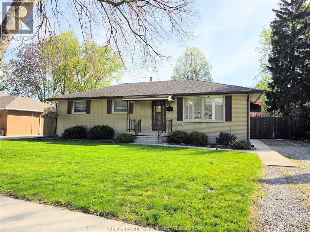 Single Family — 75 St Michael Ave Avenue, Chatham, Ontario