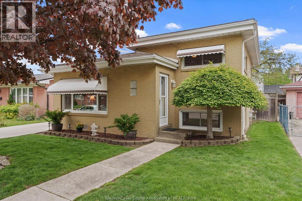 3574 Connaught Avenue, Windsor — primary photograph