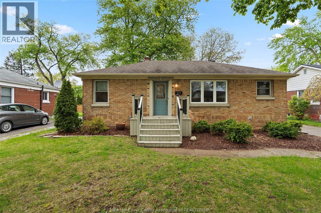 2940 Randolph Avenue, Windsor — primary photograph