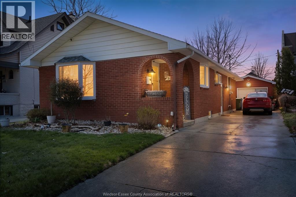 845 Glidden, Windsor — photograph 2
