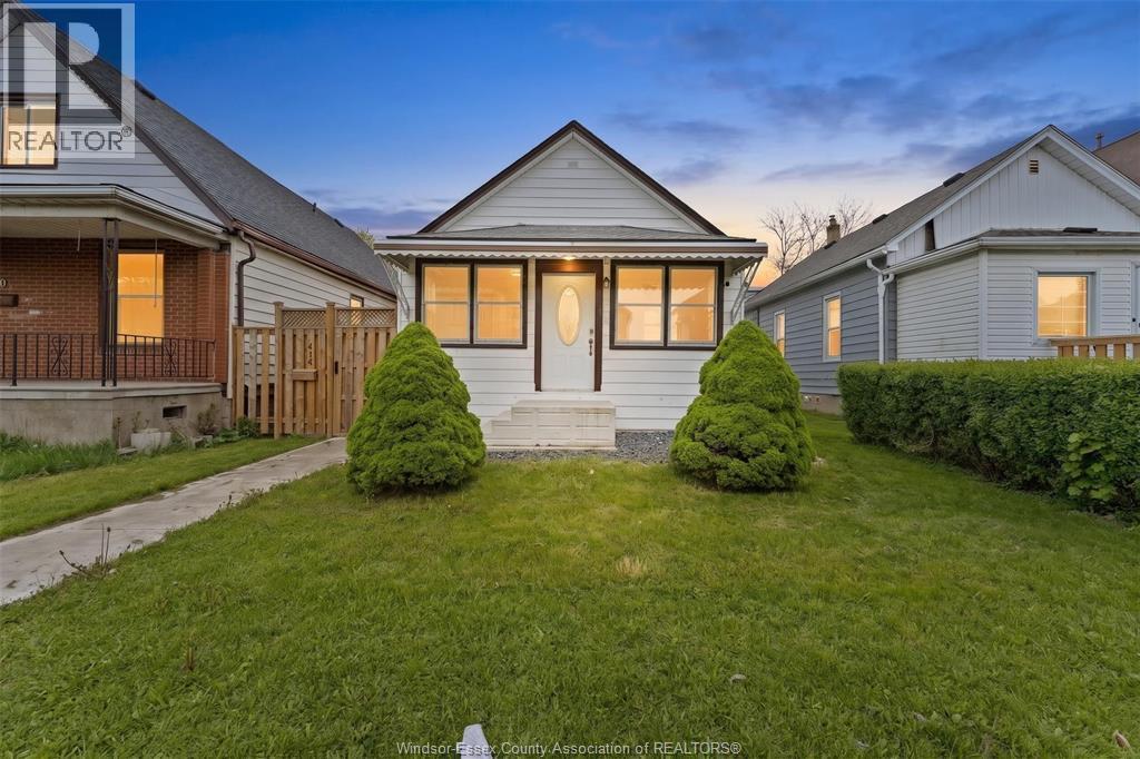 414 Parent Avenue, Windsor — photograph 2