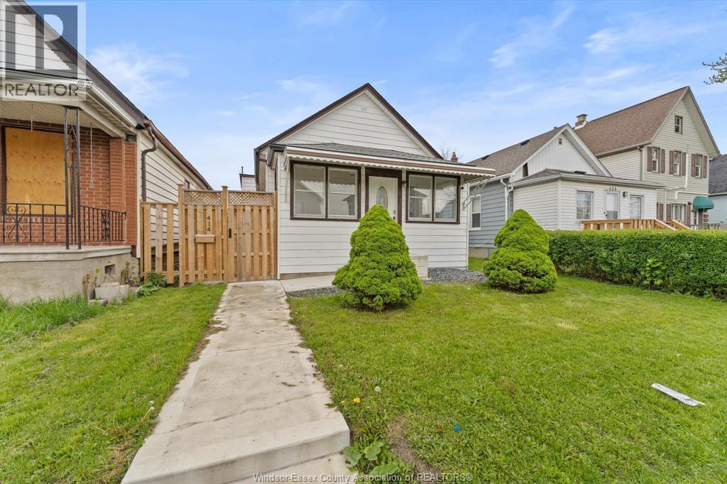 414 Parent Avenue, Windsor — photograph 3