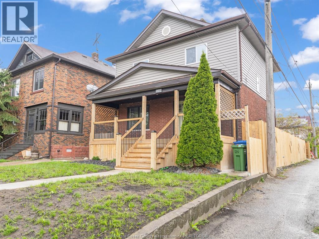 1219 Elsmere Avenue, Windsor — photograph 3