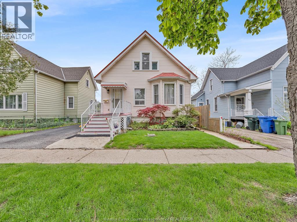 553 Oak Avenue, Windsor — photograph 3