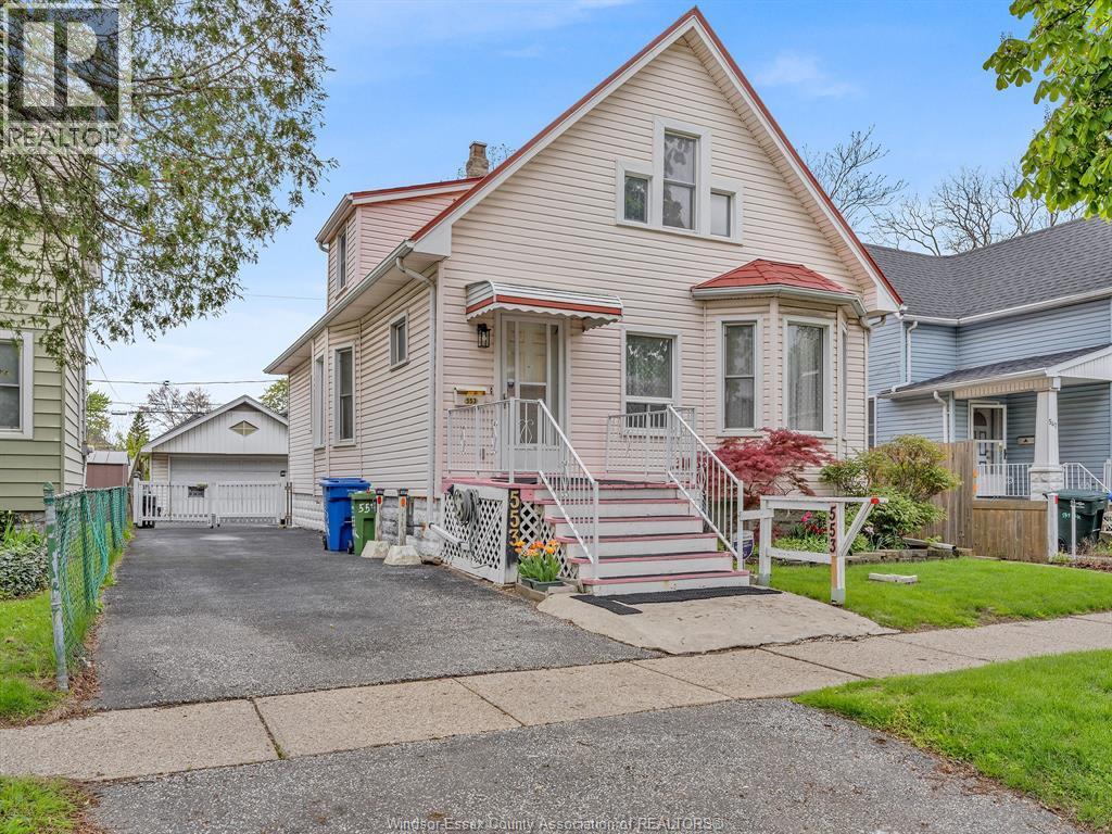 553 Oak Avenue, Windsor — photograph 2