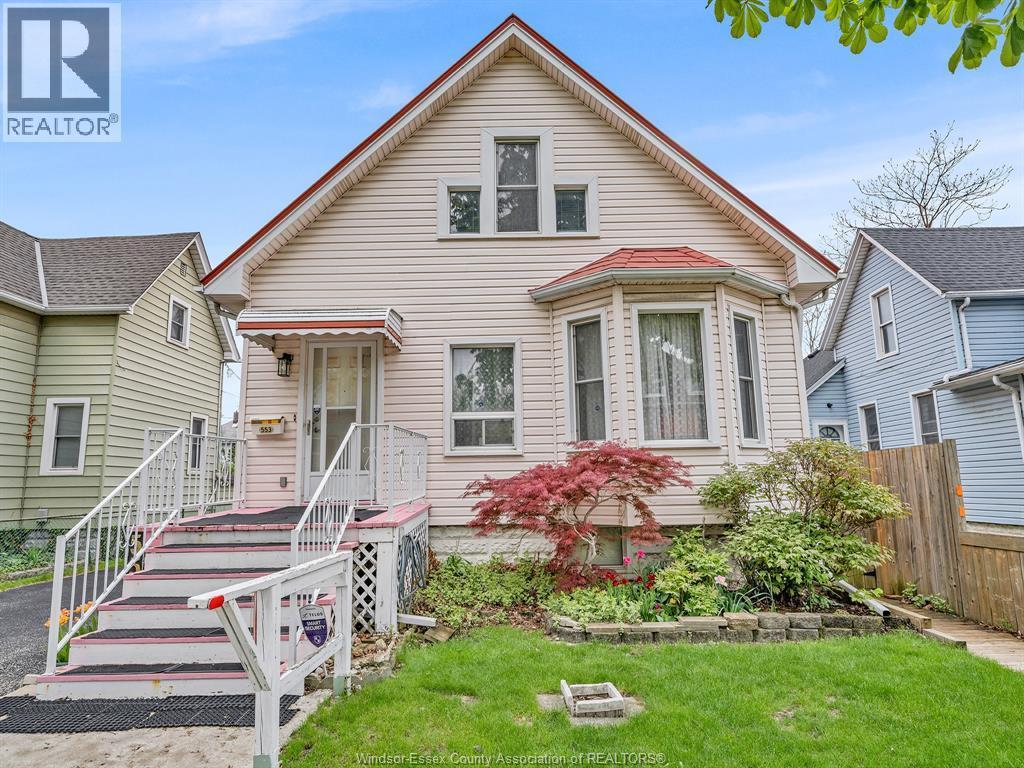 553 Oak Avenue, Windsor — primary photograph