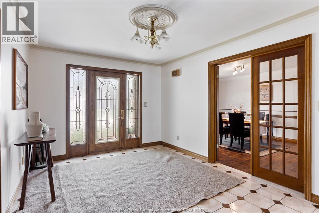 113 Marentette, Lakeshore — photograph 2