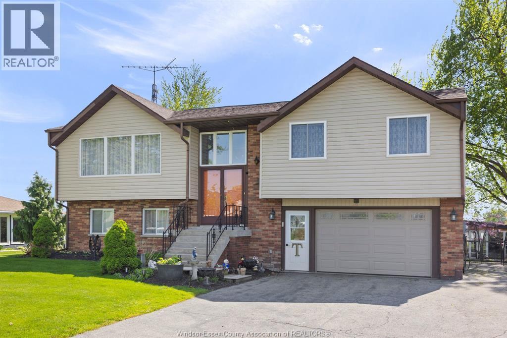 Single Family — 19079 Blue Water Avenue, Lakeshore, Ontario