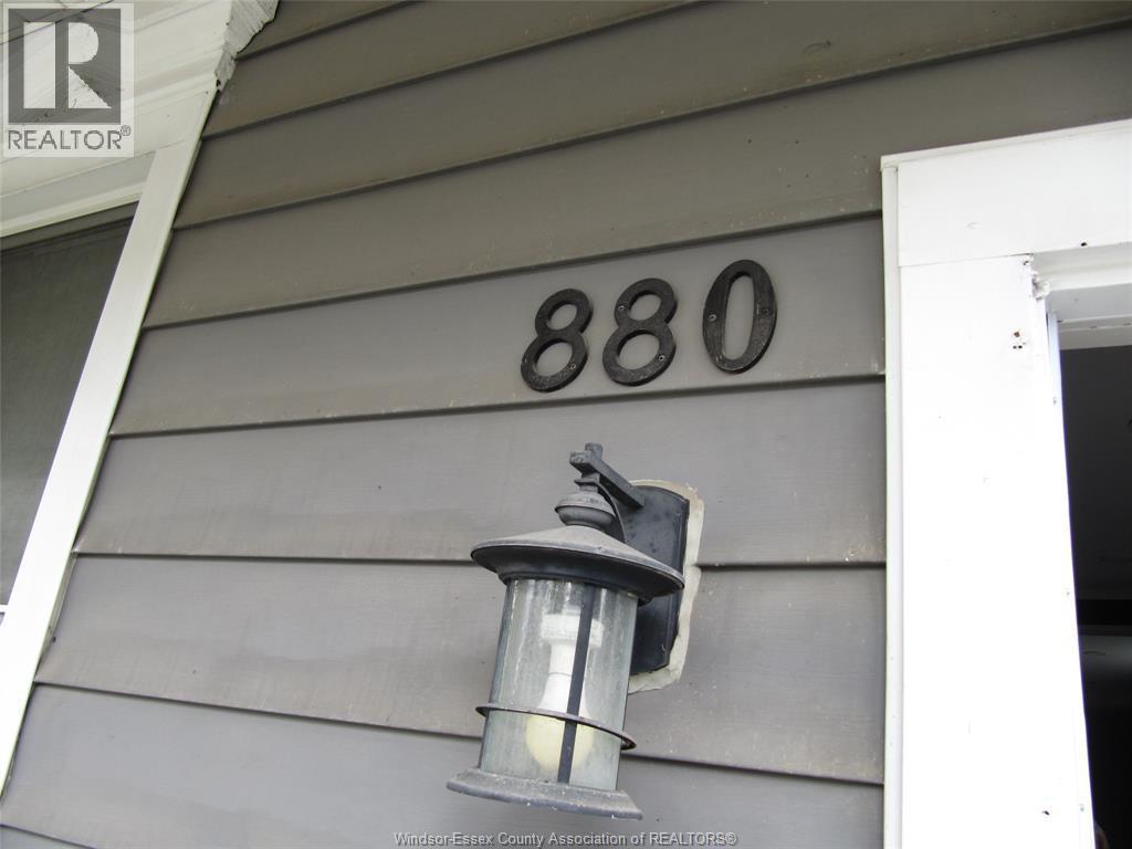 880 University Avenue, Windsor — photograph 2
