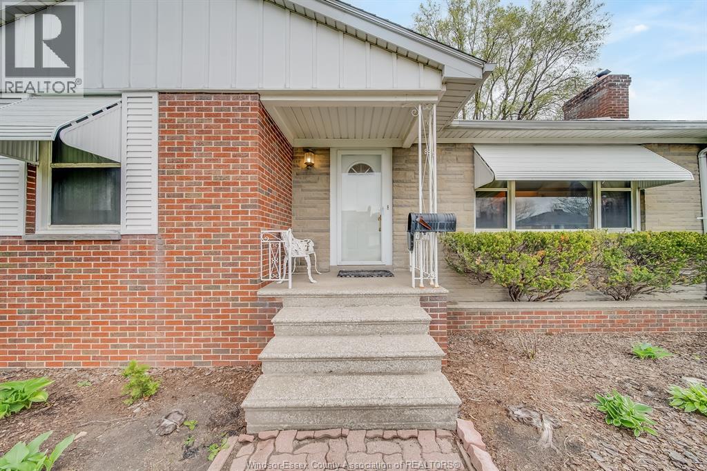 262 Henkel Place, Windsor — photograph 3