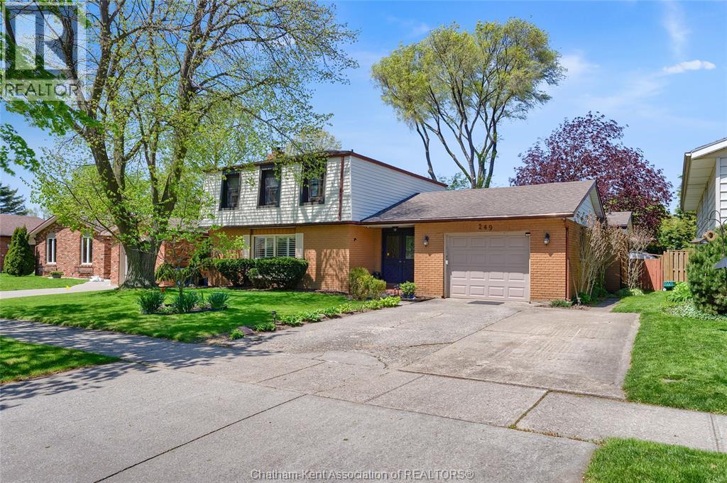 249 Oxley Drive, Chatham — photograph 2