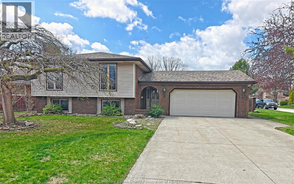 Single Family — 5865 Ninth, LaSalle, Ontario