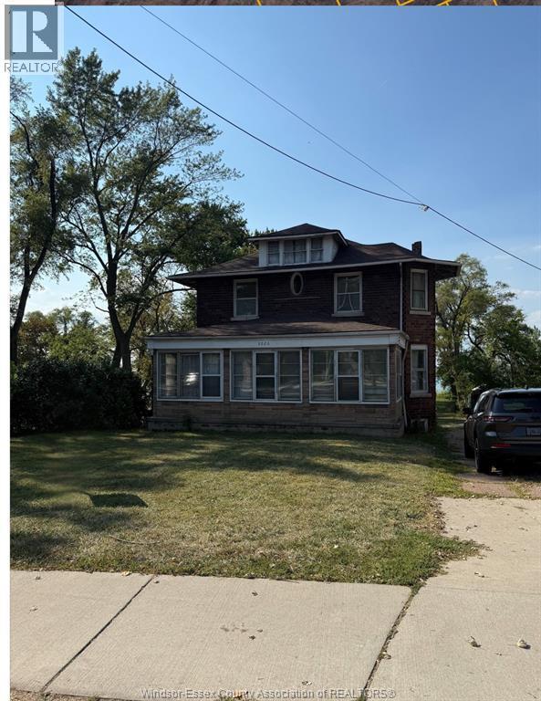 3026 Sandwich Street, Windsor — primary photograph