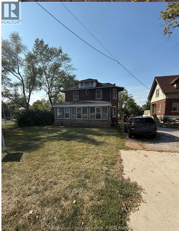 3026 Sandwich Street, Windsor — photograph 2