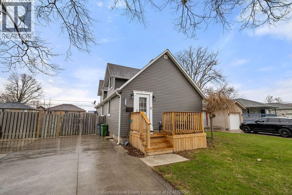 2119 Longfellow, Windsor — primary photograph