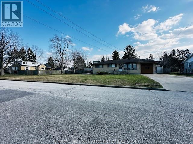 921 Kennedy Drive, Windsor — photograph 3