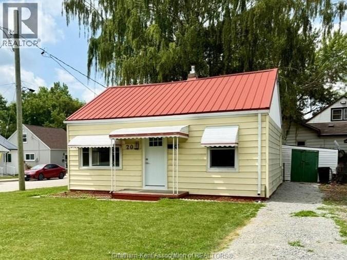 20 McNaughton Avenue, Wallaceburg — photograph 2