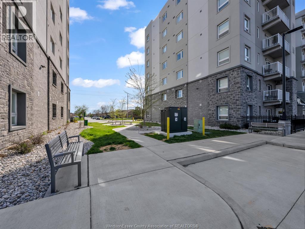 1675 Banwell #104, Windsor — photograph 3