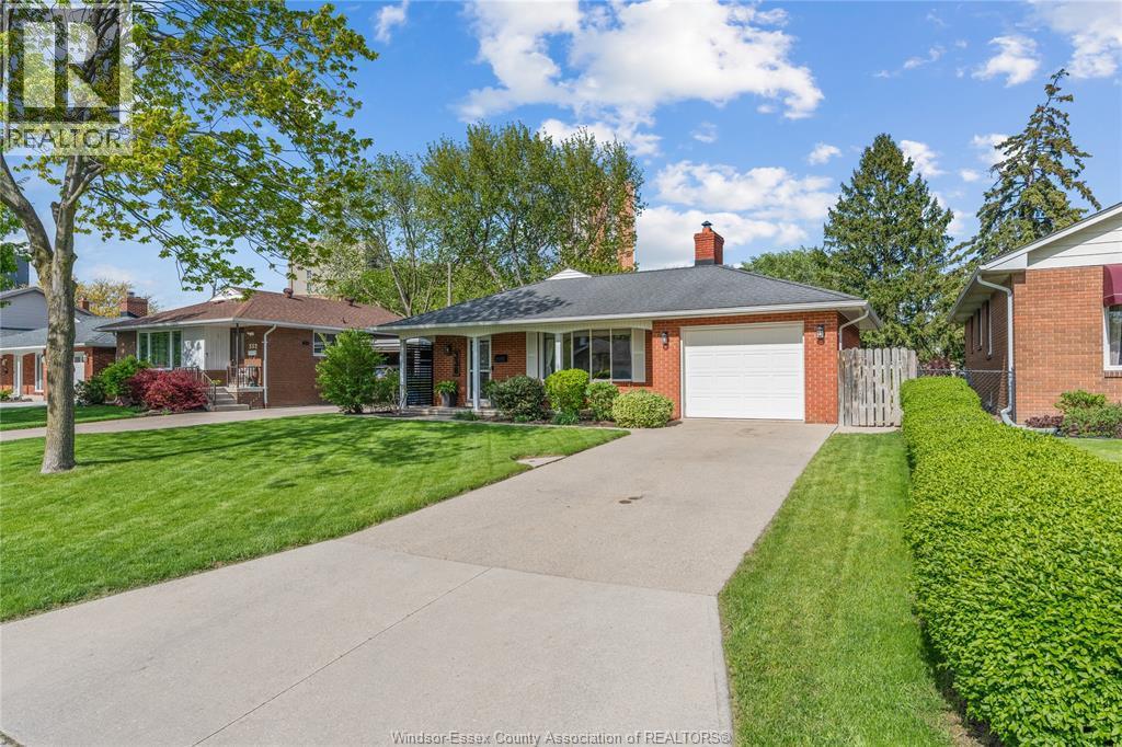 338 Betty Drive, Windsor — photograph 2