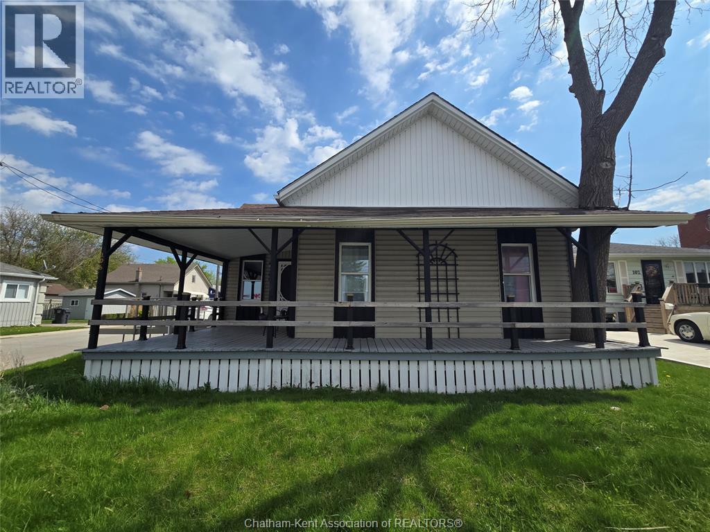 106 Park Avenue E Avenue, Chatham — photograph 2