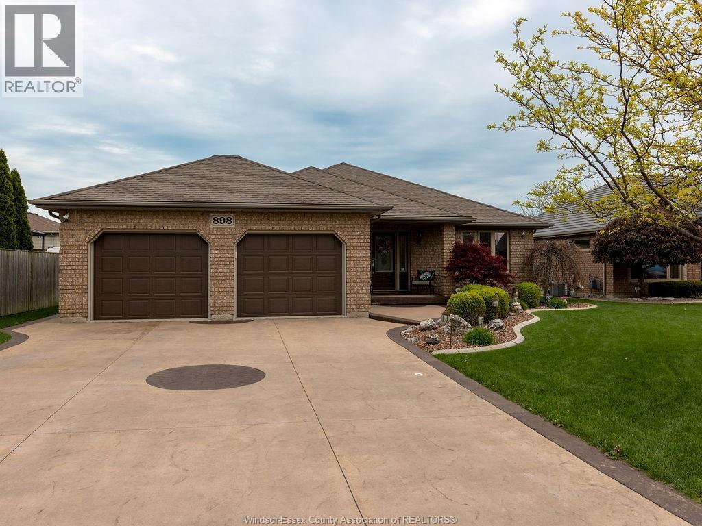 Single Family — 898 Southwood Drive, Lakeshore, Ontario